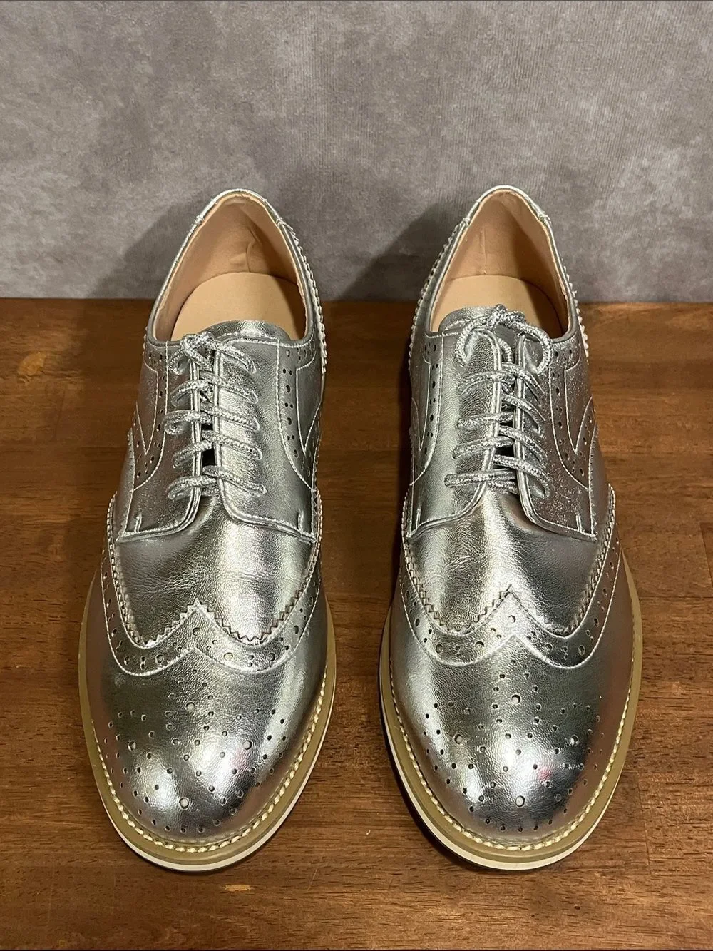 Vero Cuoio Metallic Silver Wingtip Brogue Dress Shoes size 8.5 - fits small